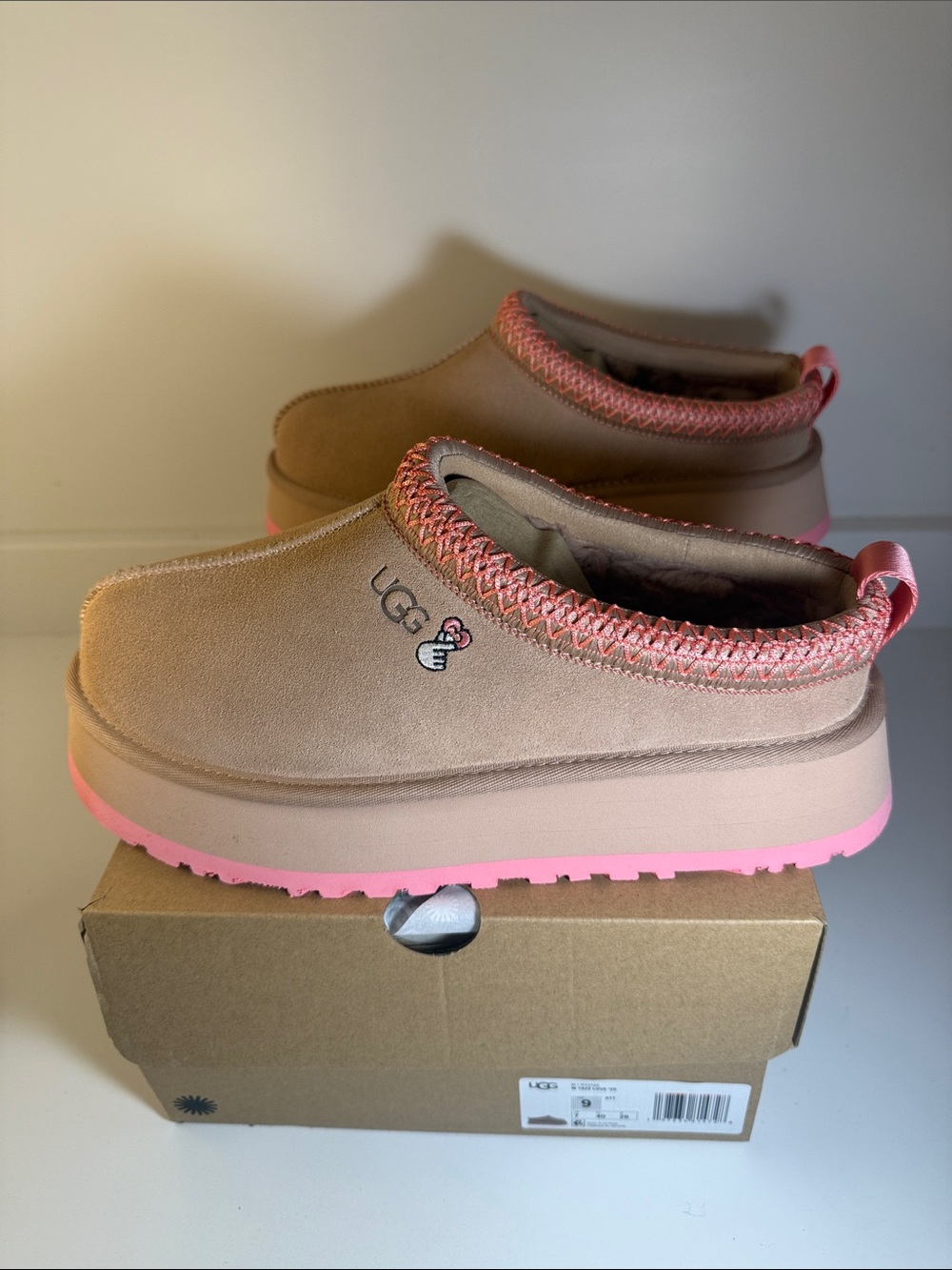 New UGG TAZZ LOVE ‘25 Suede Slip-On Slippers with Pink Trim💕 - Size 9